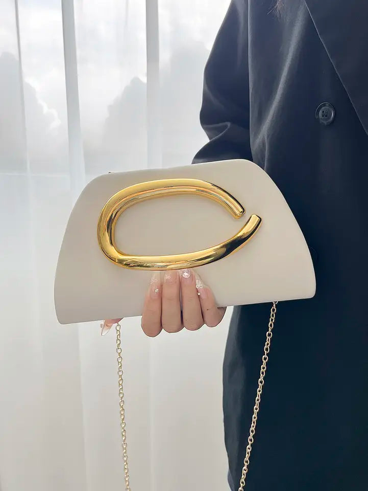 Bolso de mano hebilla dorada beige - frontal