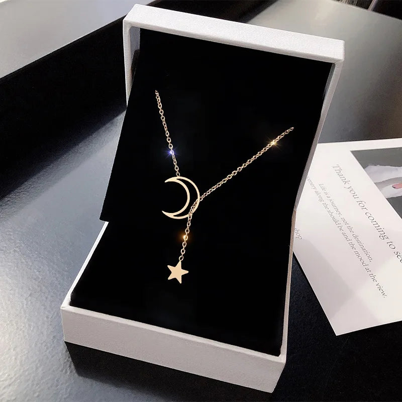Collar Luna y Estrella Dorado para Mujer
