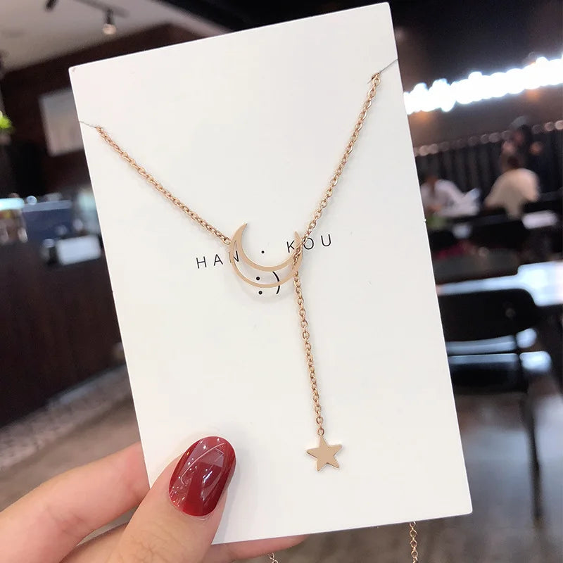 Collar Luna y Estrella Dorado para Mujer